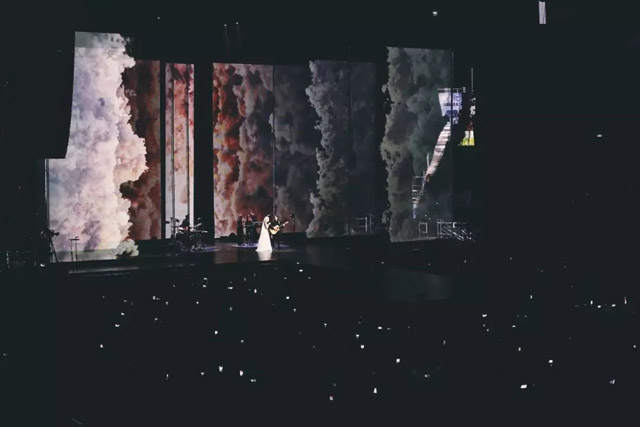 俄羅斯|舞臺(tái)的全息視覺畫面與燈光演繹