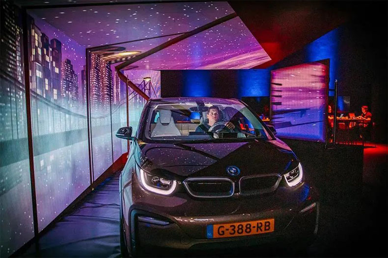 <a href=http://www.szzs360.com/led/ target=_blank>LED屏</a>幕+虛擬制作|雷迪奧展示LED花式應(yīng)用